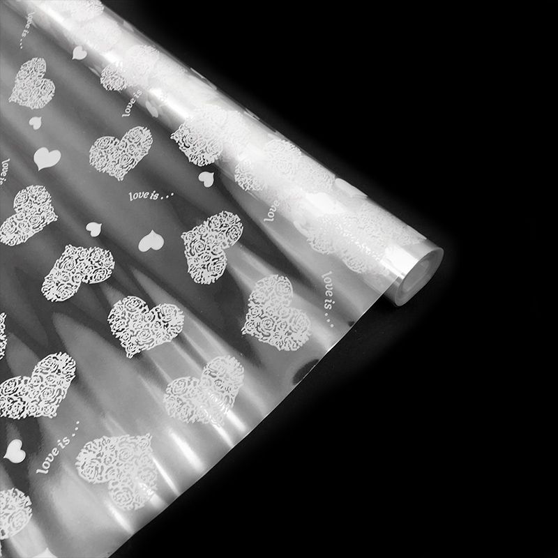 Пленка упаковочная прозрачная с рисунком Вернисаж "Love is" белый / рулон 70 см*7,5 м 40 мкм Пленка упаковочная прозрачная с рисунком Вернисаж «Love is» белый / рулон 70 см*7,5 м 40 мкм