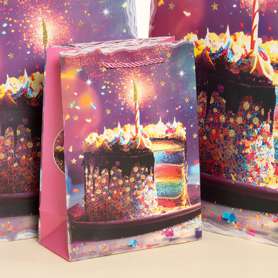 Пакет подарочный, 210гр, Торт на День Рождения, Дизайн №3, с блестками, 24*18*8,5 см, 1 шт. Пакет подарочный, 210гр, Торт на День Рождения, Дизайн №3, с блестками, 24*18*8,5 см, 1 шт.